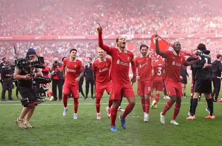 加时末段法兰克福调整名单以备欧冠，调整名单环节打磨，媒体盛赞，年轻球员得到机会的简单介绍